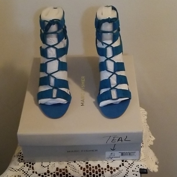 All sort of foot wear/ shoes - Picture 9 of 16